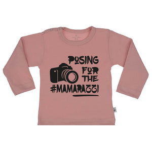 T-Shirt posing for the mamarazzi